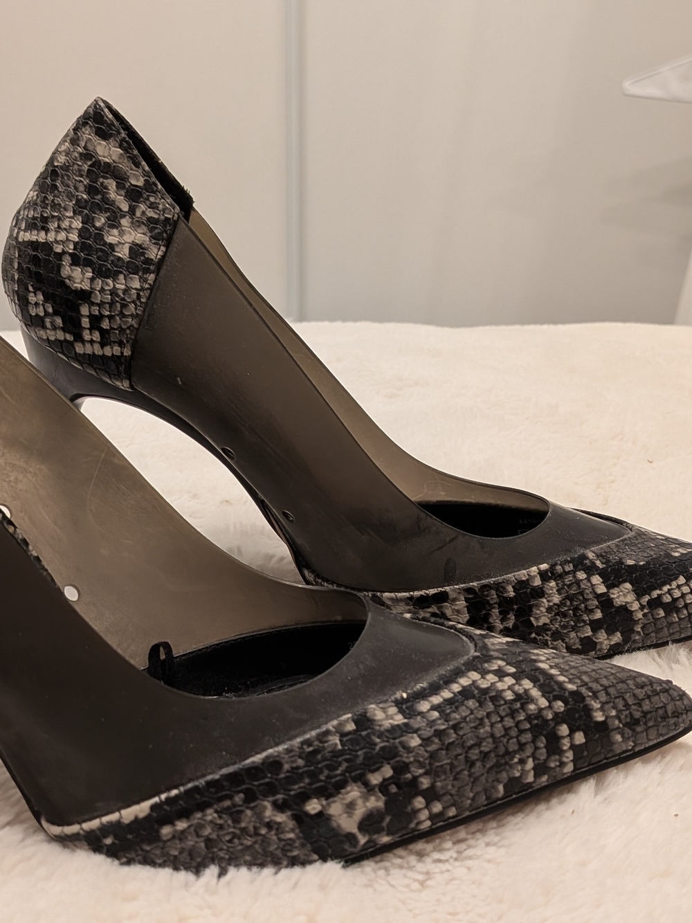 Women's Black & Gray Snake-Print Pointed-Toe Pumps
